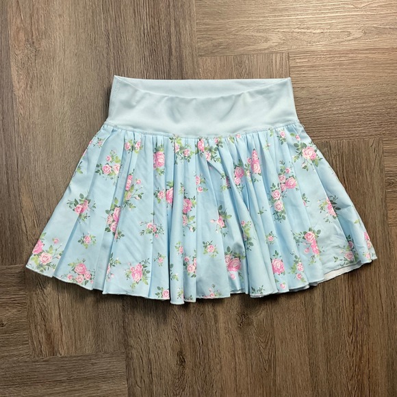 As Revival Pants - Altar'd State Going Pro Floral Rose Pleated Tennis Skort Womens Small Blue Pink